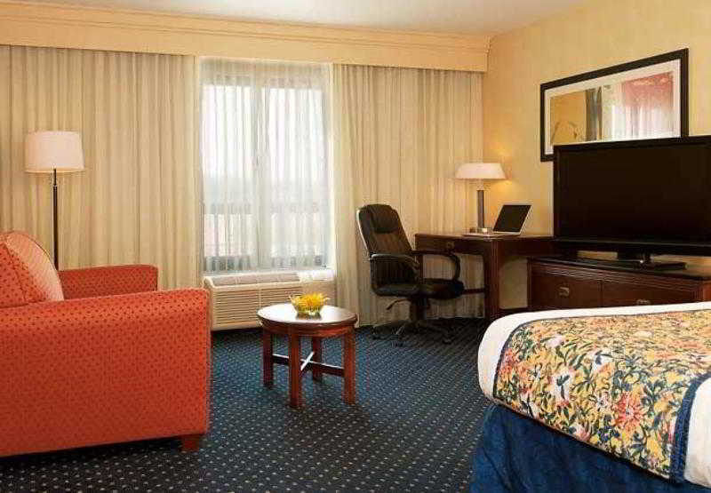 Hotel Courtyard By Marriott Bloomington Exterior foto